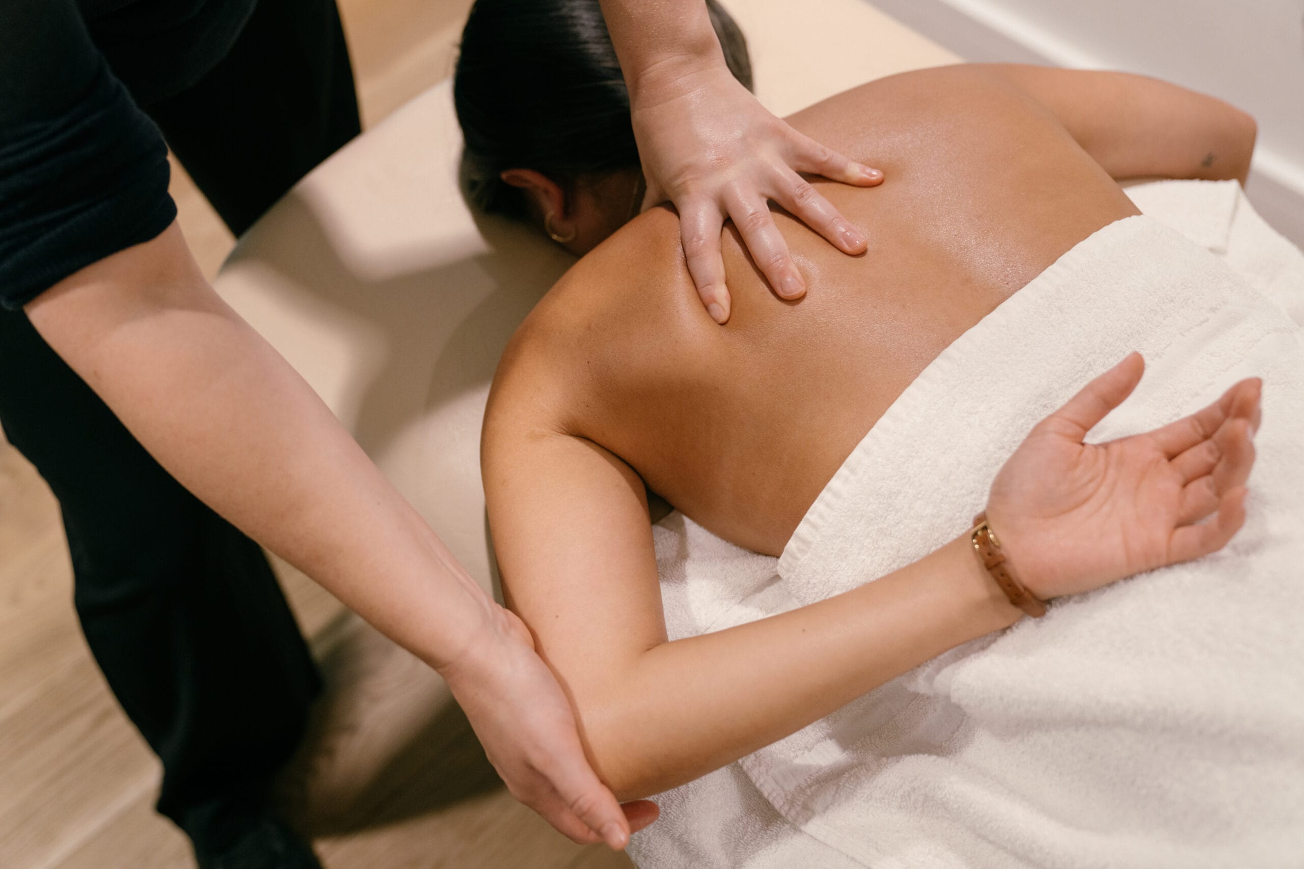 Massage Therapy at Glowing Cham Spa